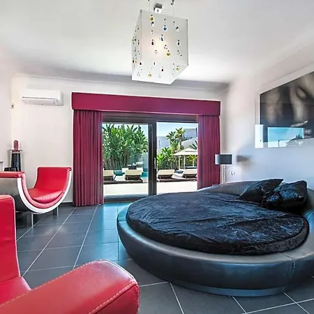 Villa Olhos De Agua Sleeps 16 Pool Air Con Wifi *